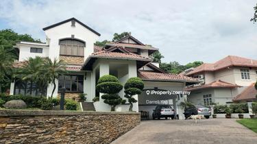 Move in condition, Bungalow unit with gated & guarded in Kota Kemuning 1
