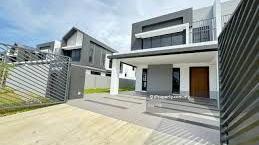 Ready move in freehold semi d from rm1.2mil plus 1