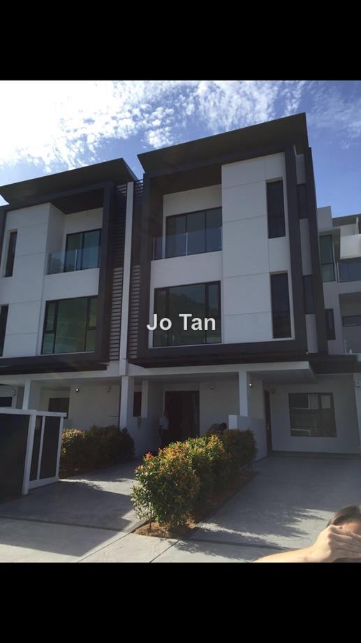 Freehold 2 storey & 1.5 storey available 
