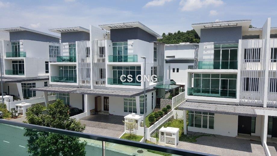 Semi-D house for Rent