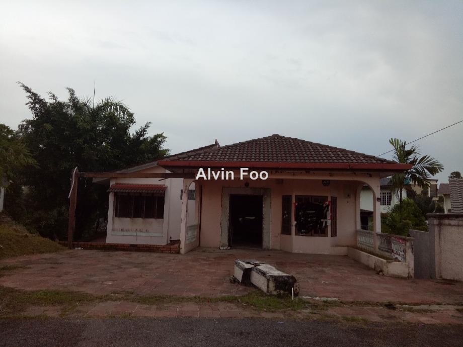 Bungalow(Rundown) for Sale @ Kg Tunku Ss1(Below Market Value)