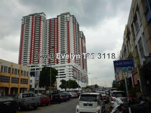 Freehold 3 storey shop walking distance to Lrt station main place mall