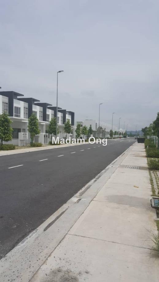 Terrace house for Sale