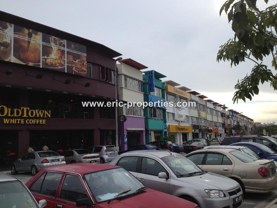 Shop-office for Rent. Walking distance Banks & Malls