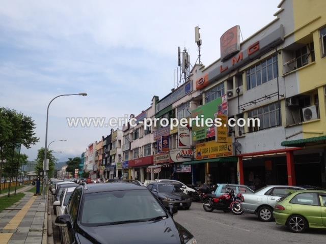 Shop-office for Rent. Walking distance Banks & Malls