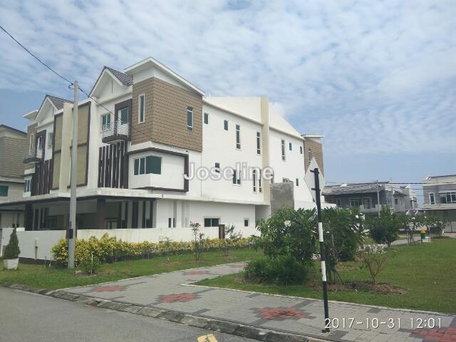 Semi-D house for Sale