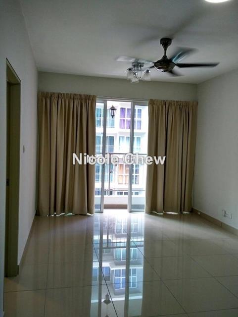 Walking distance to LRT station and mall
