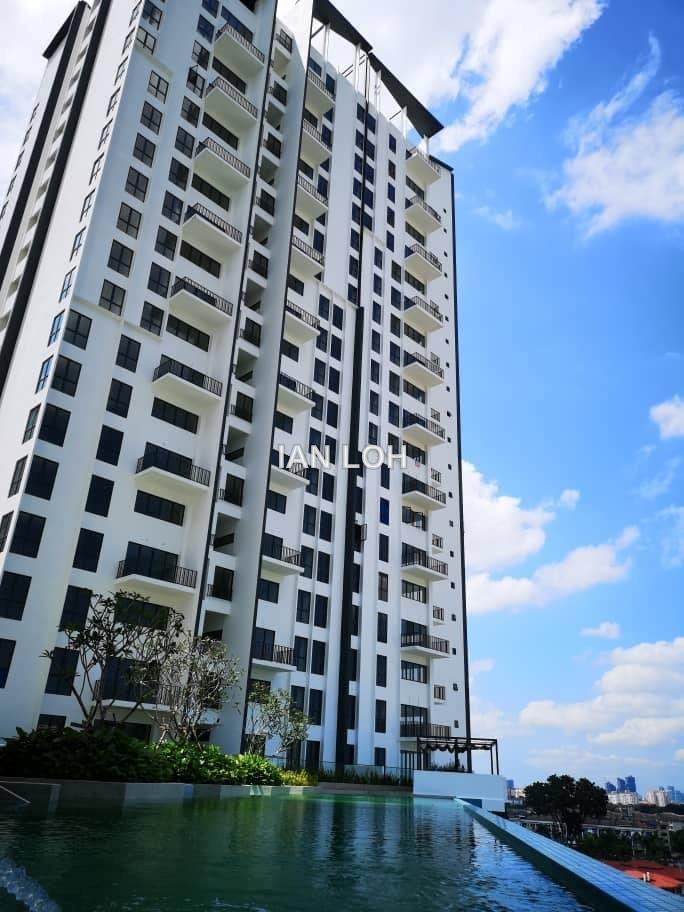 Condominium for Sale not auction unit !