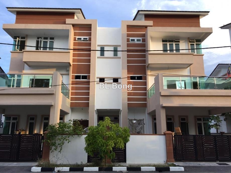 Semi-D house for Sale