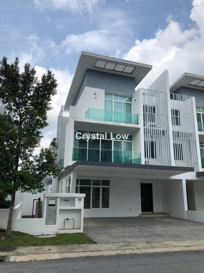 Semi-D house for Sale, Partly Furnished with Airconds, Kitchen Cabinet