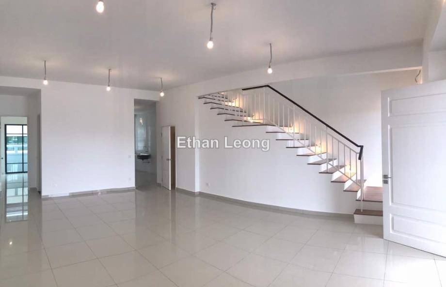 Terrace house for Sale