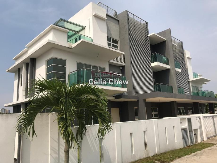 Semi-D house for Sale