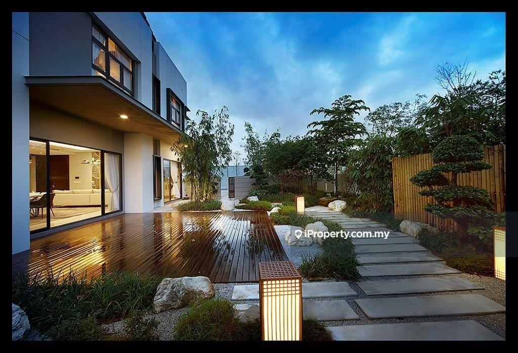 Semi-Detached lakeside living - brand new free Mot 