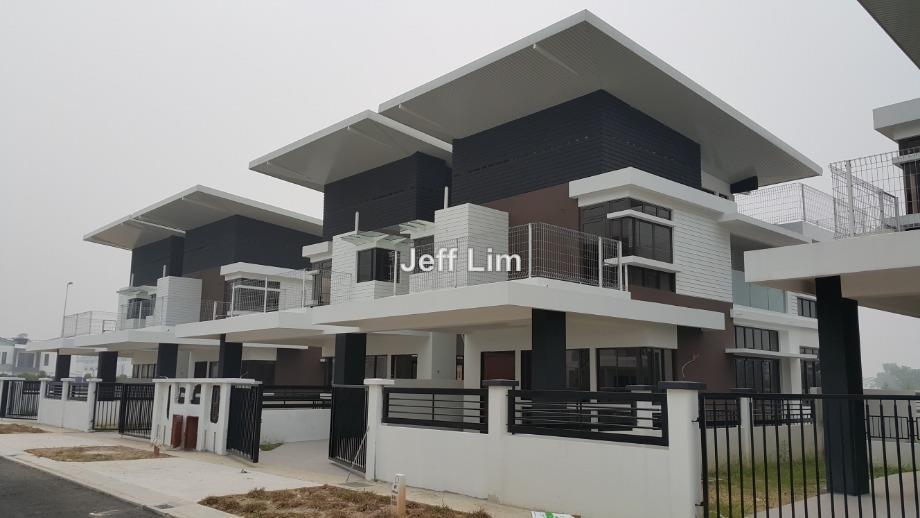 Semi-D house for Sale