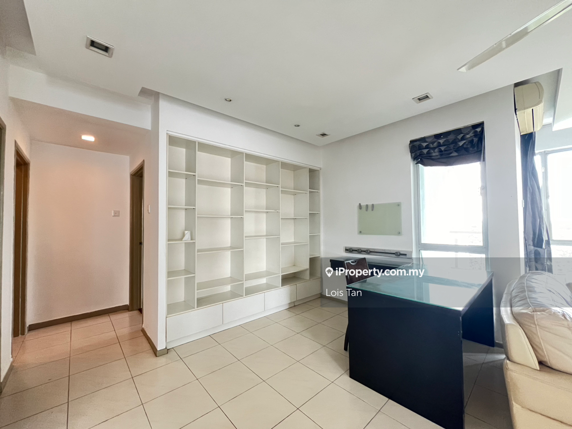 Corner, golf course view
