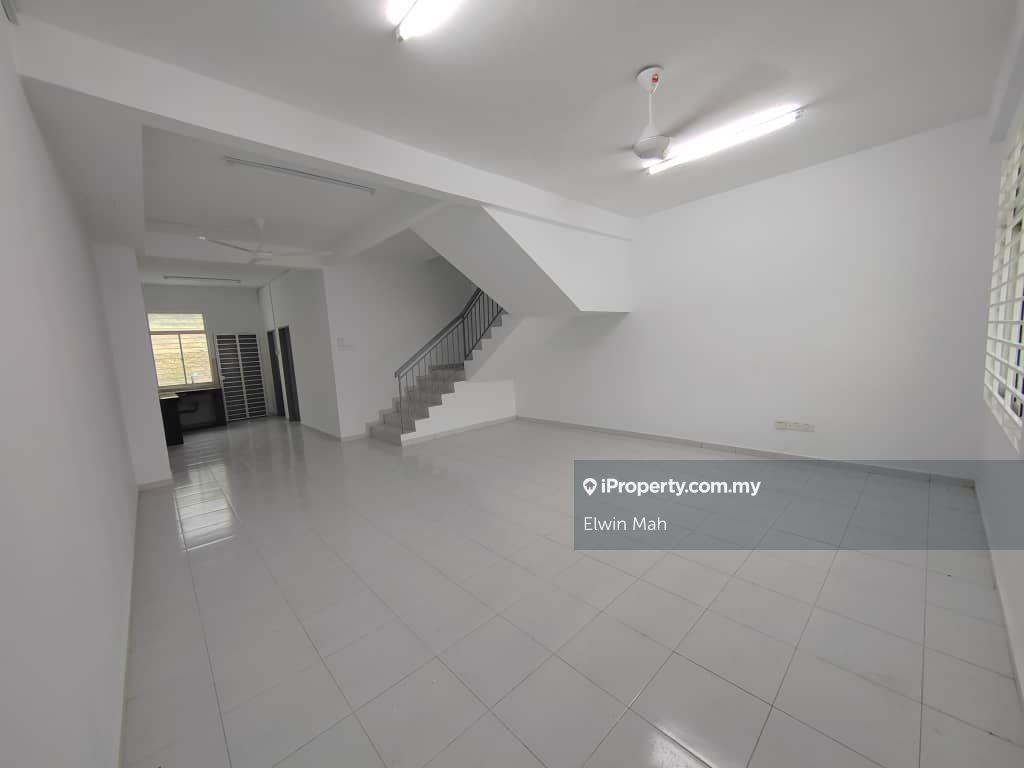Table Top & 2 Storey Terrace At Taman Scientex Kundang Jaya For Rent