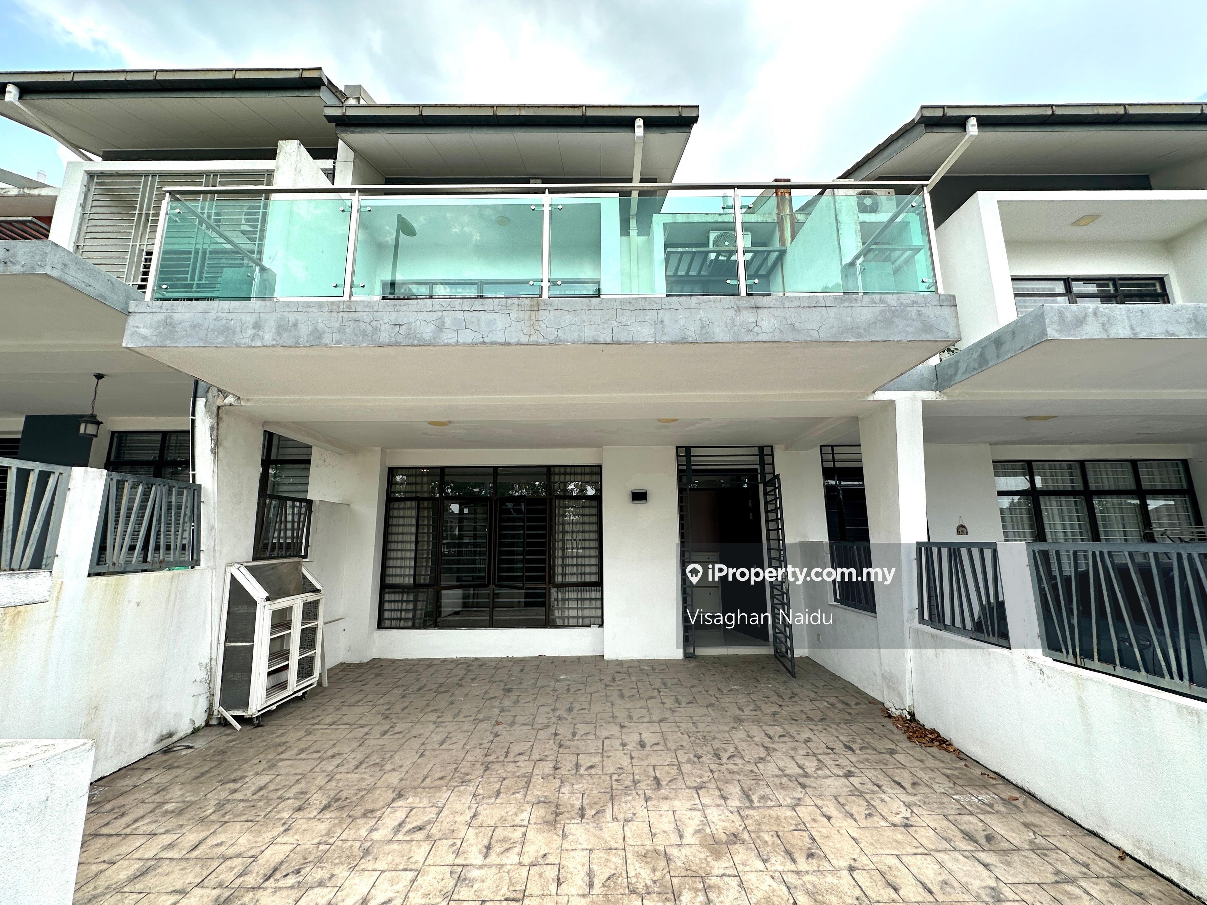 Tastefully Renovated 2-Sty Terrace overlooking the Park!