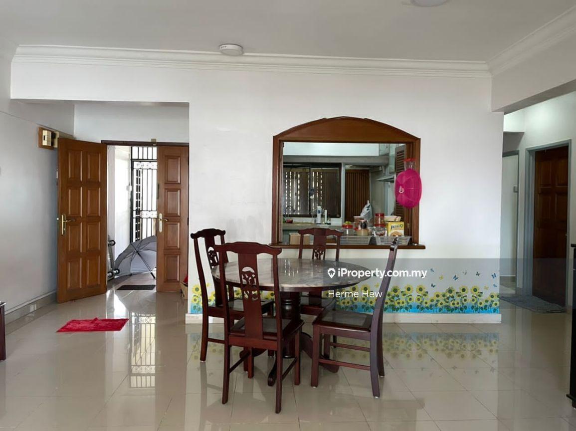 Fully furnished golf view condo with 2 carparks next to IMU for sale