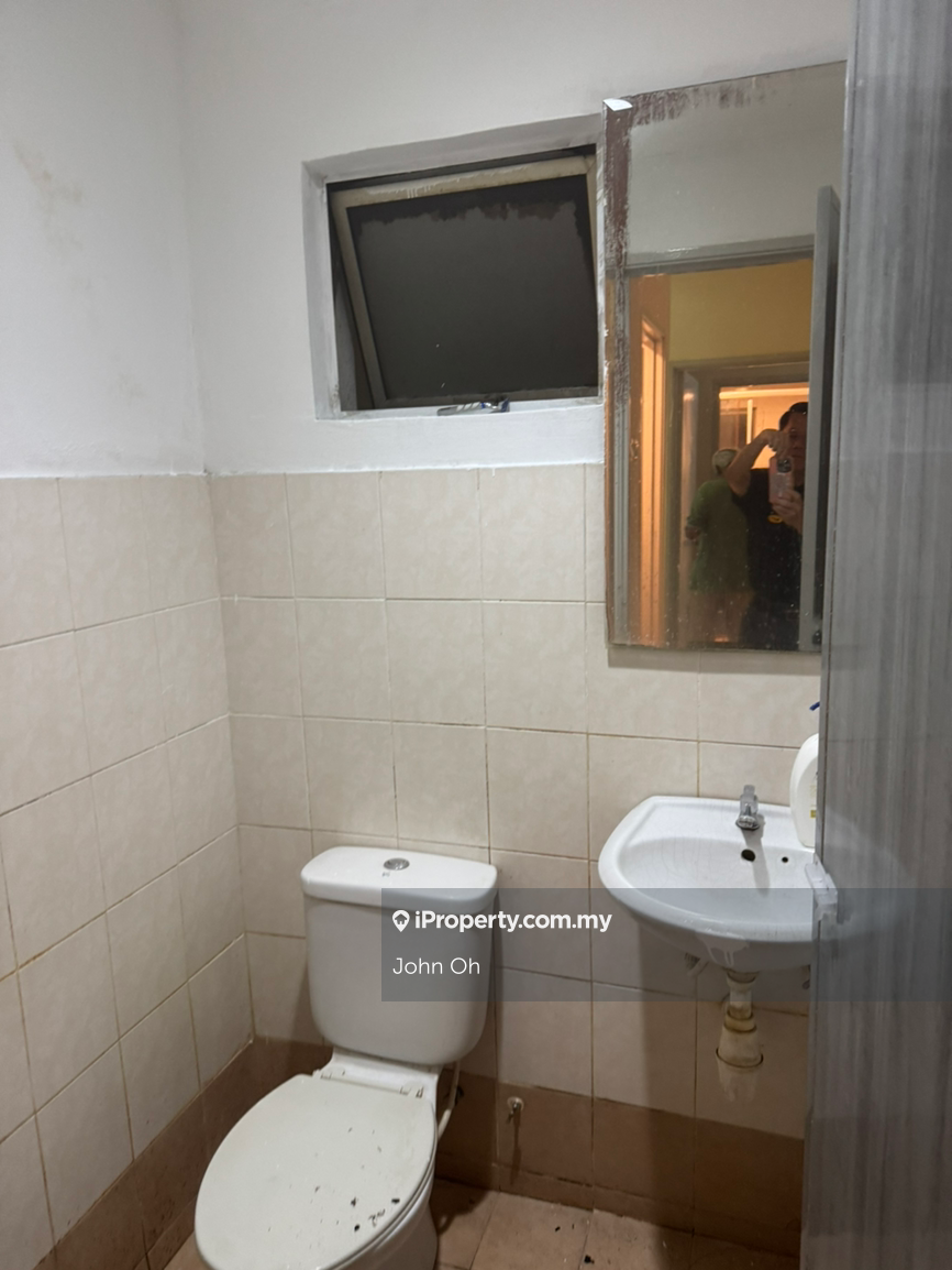 Subang Jaya Usj 1 casa Subang Serviced residence /penthouse for Sale.
