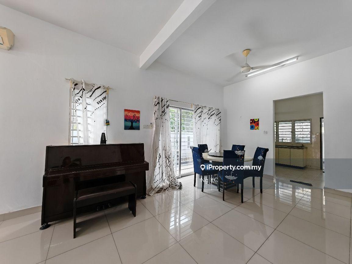 Endlot With Land, Double Storey House For Sale