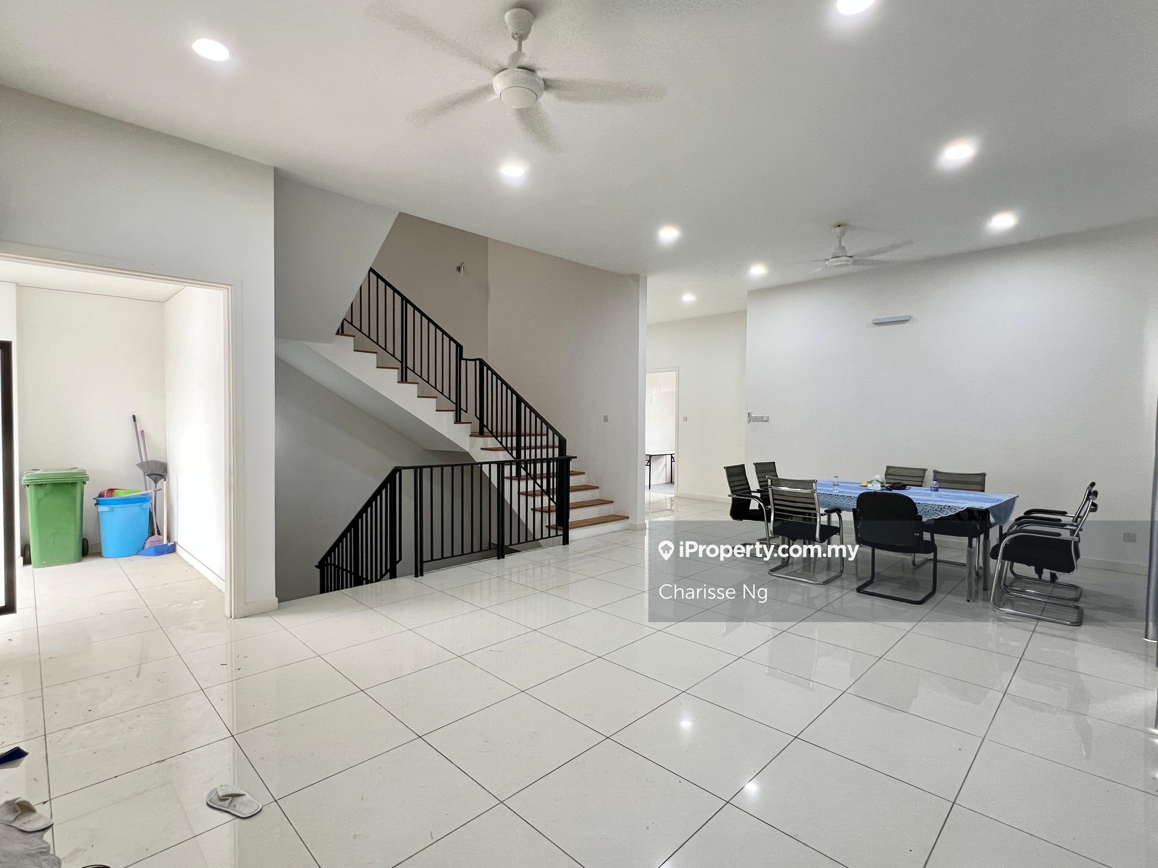 3 Storey End Lot Semi-D House with Big Land & Gated Guarded