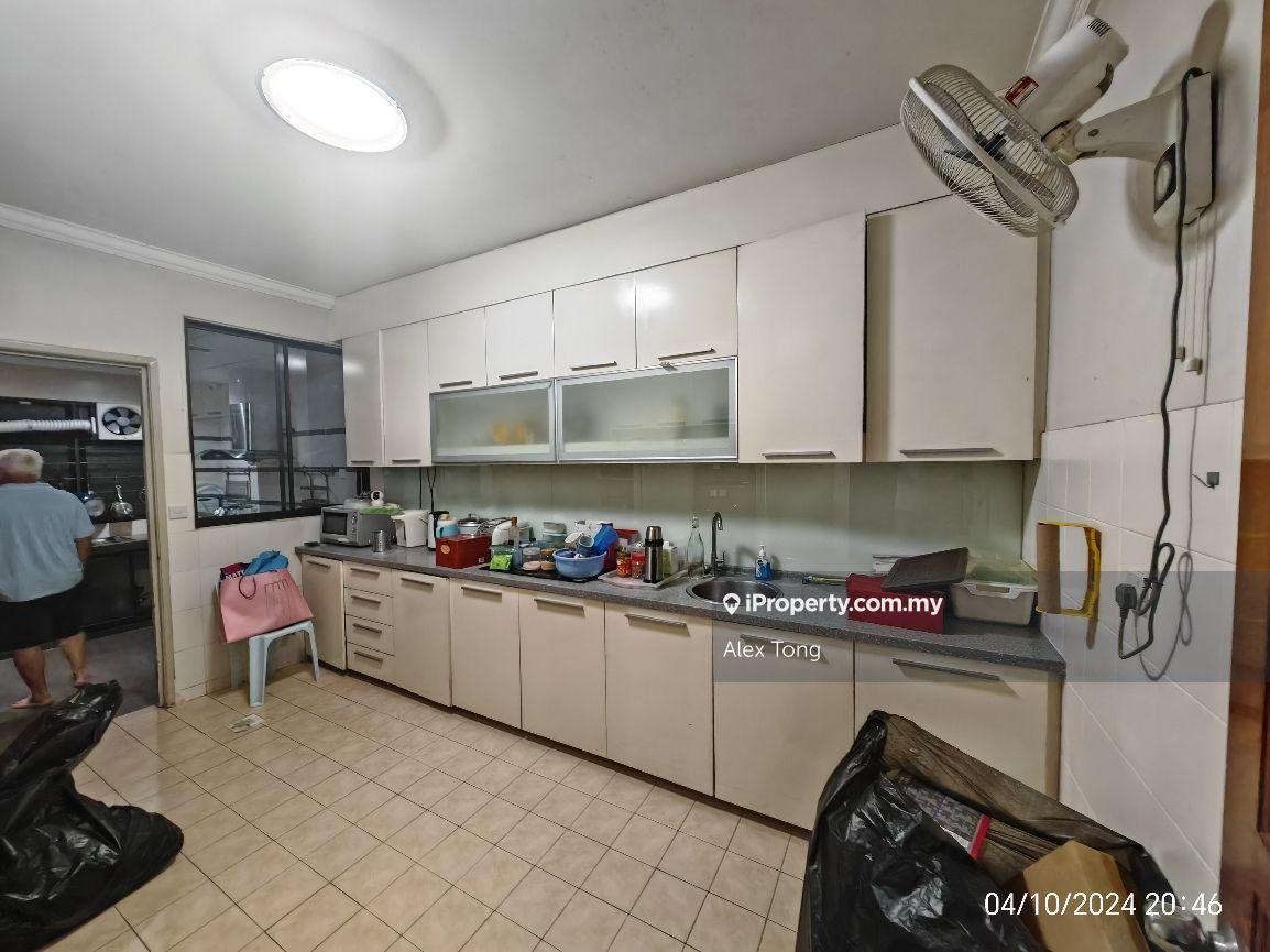 Fully Renovated 2.5sty Bandar Utama
