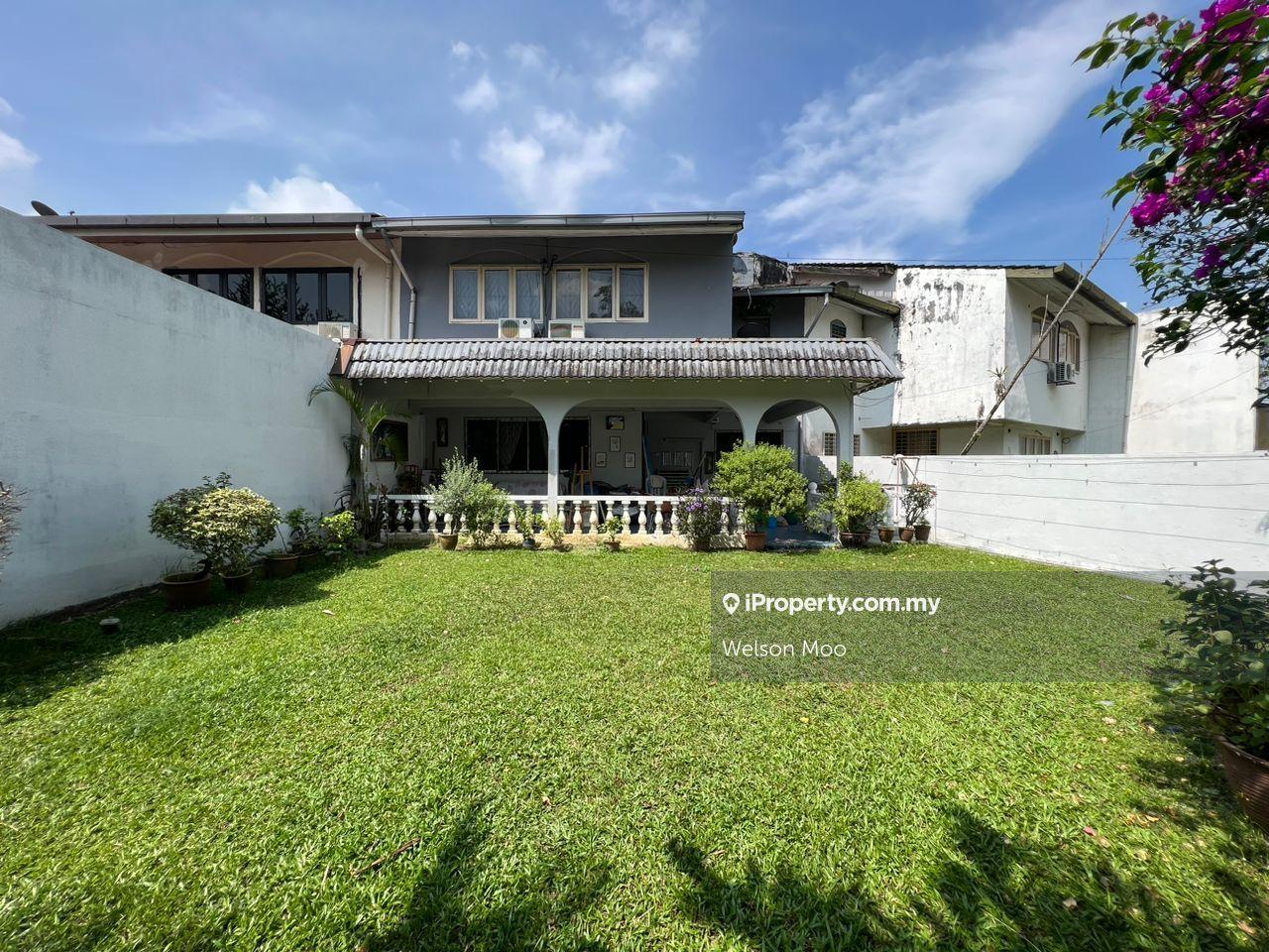 2 storey Terrace @ Freehold @ Large backyard garden 