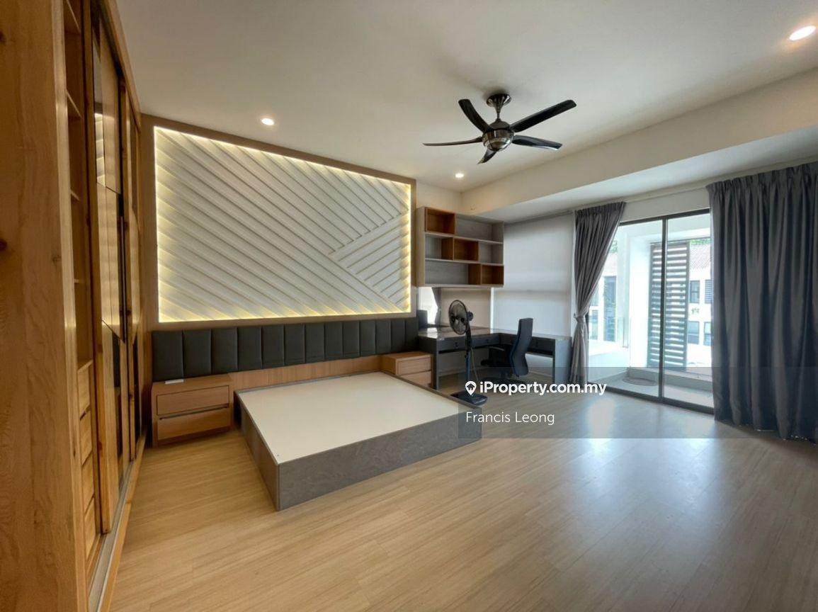 3 storey terrace house for Sale