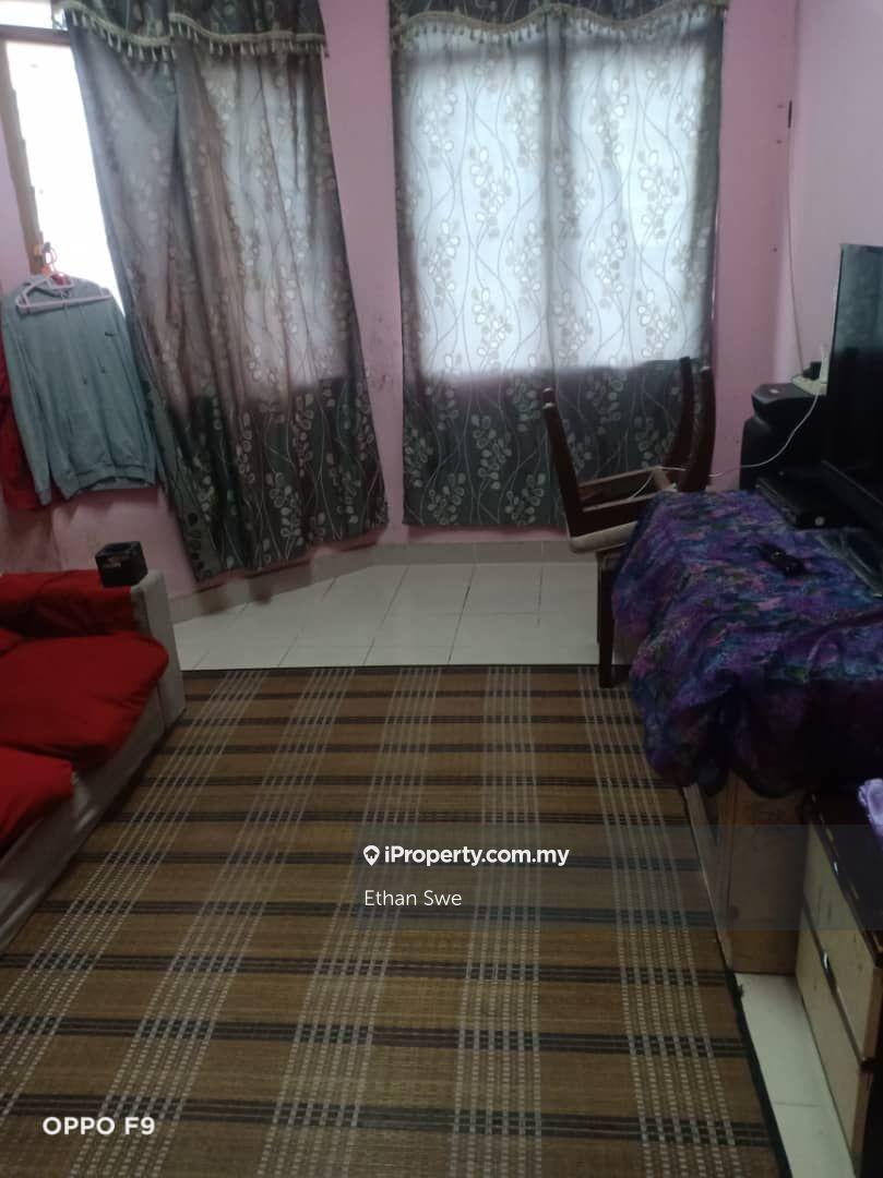 Walk distance to Selayang Hospital, peace and comfortable ownstay