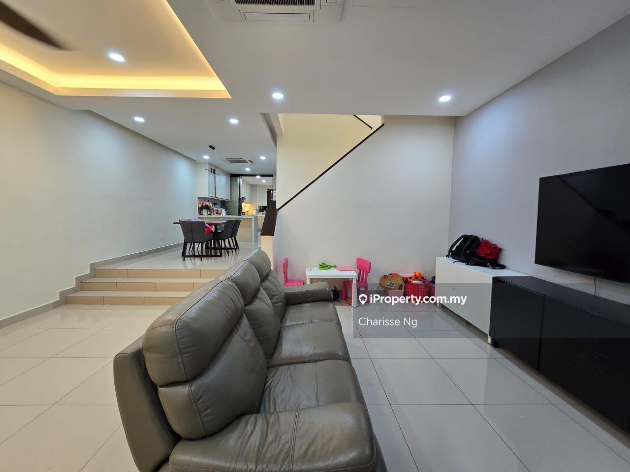 Super Nice Move In House with Renovated & Kitchen Extended