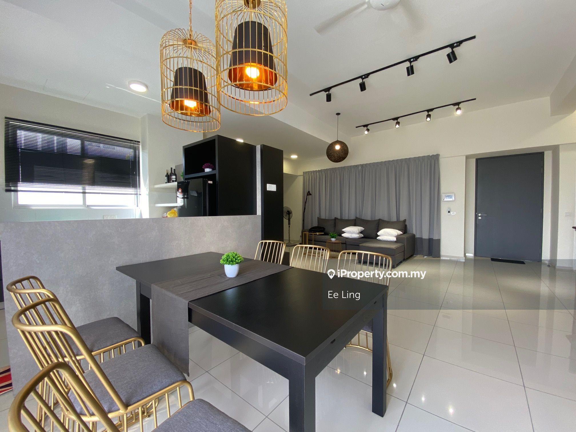 Elevia condo residence 3.5 storey villa for sale,fully reno,2700 sqft