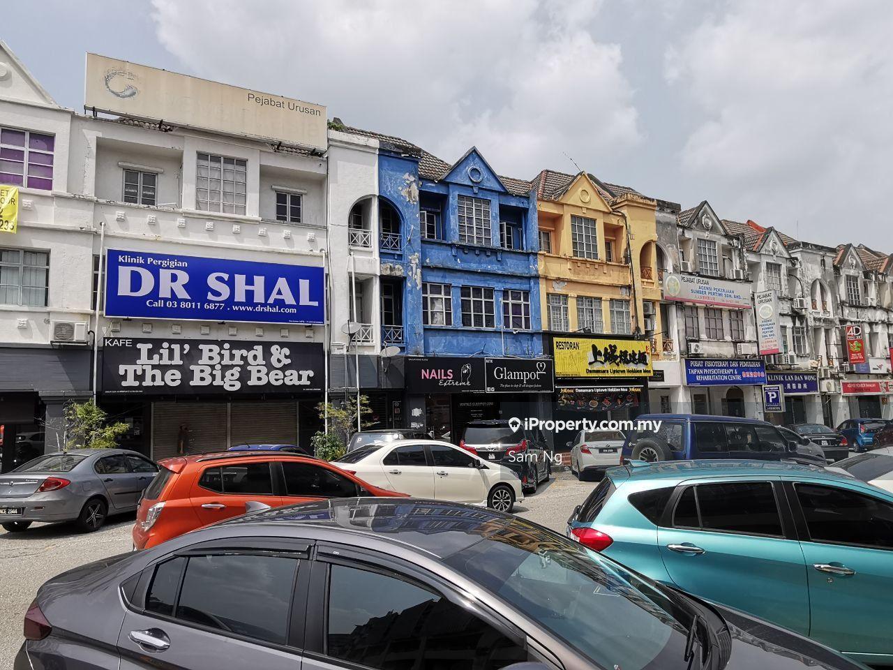 Taipan USJ 10 End lot Ground Floor Shoplot For Rent