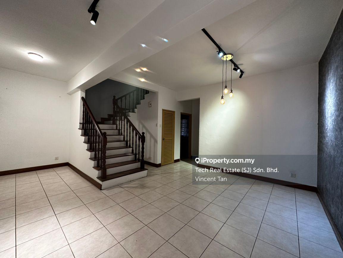 2 storey intermediate linkhouse @ Bandar Sri Damansara