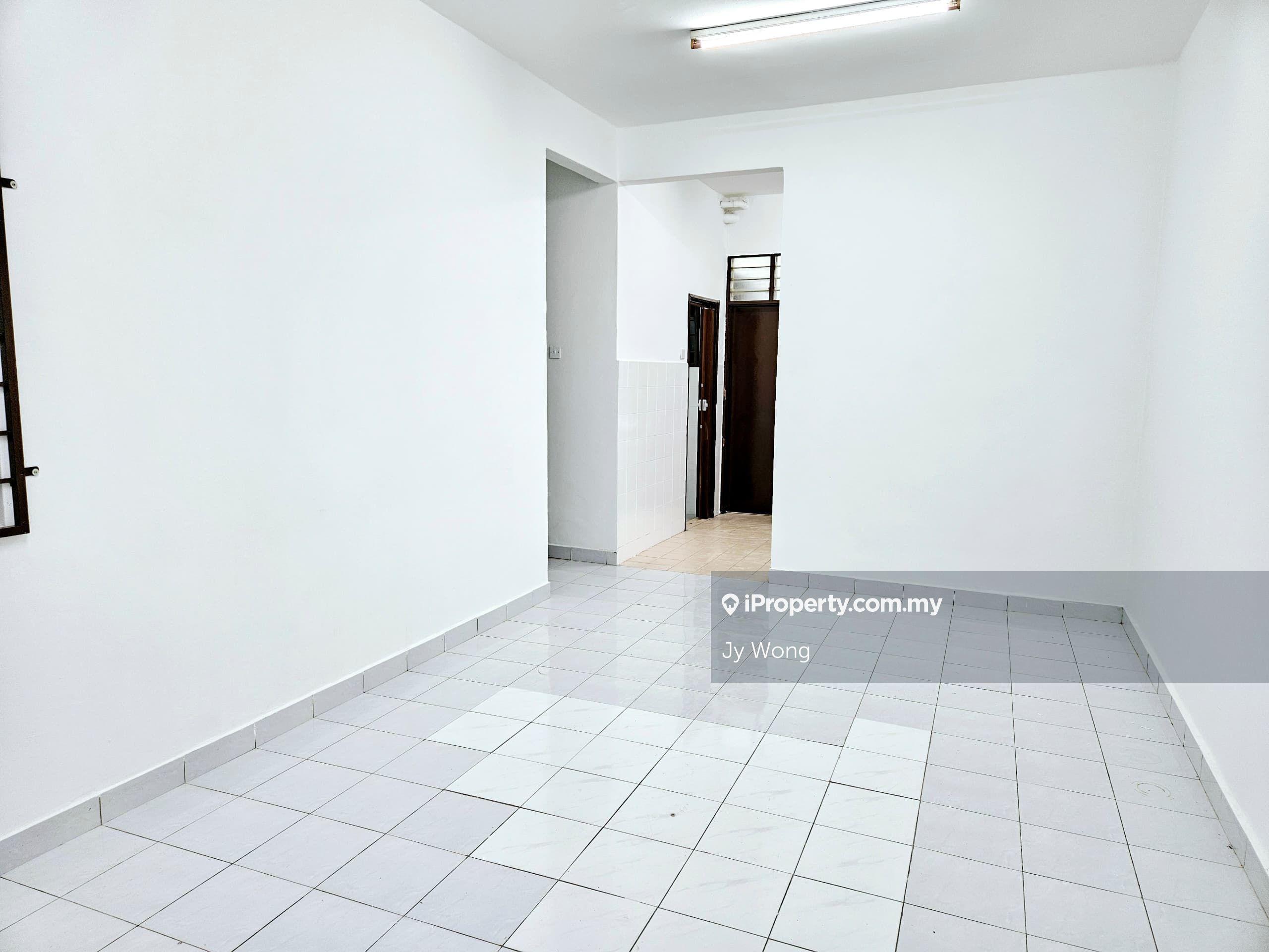 2nd Floor, Freehold, 750sf