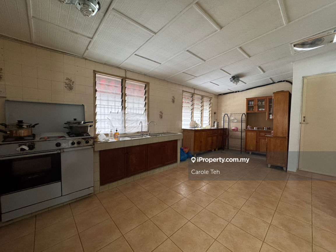 Freehold Single Storey Terrace with Land 