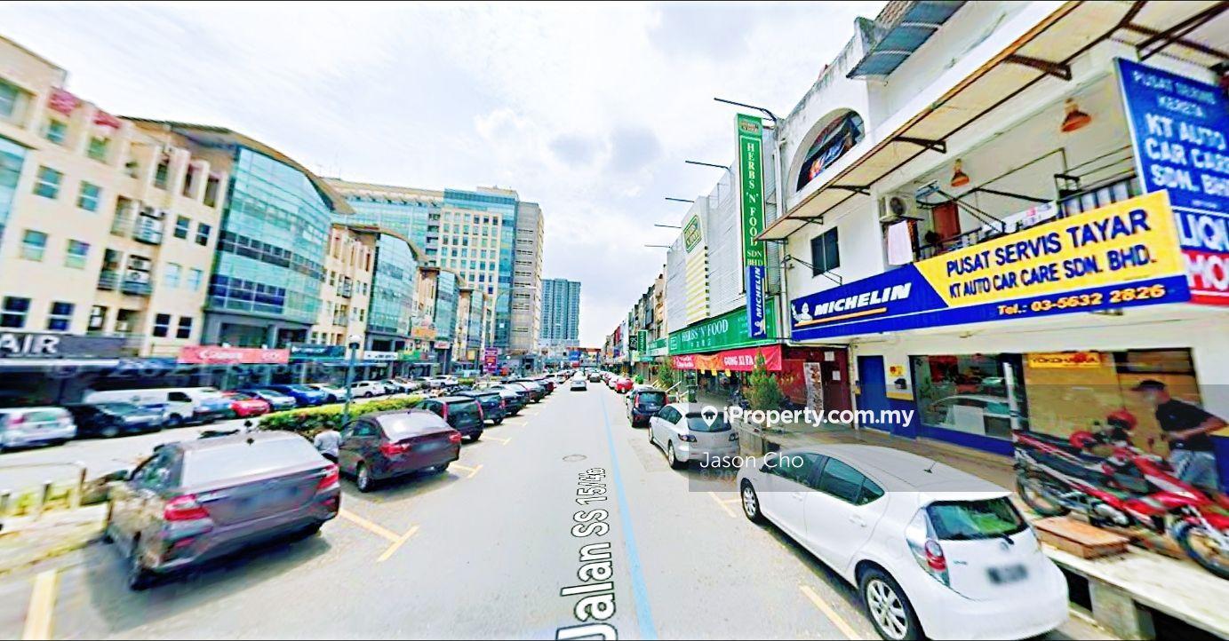 Exclusive 3 Storey Intermediate Shoplot at Ss15 Subang Jaya
