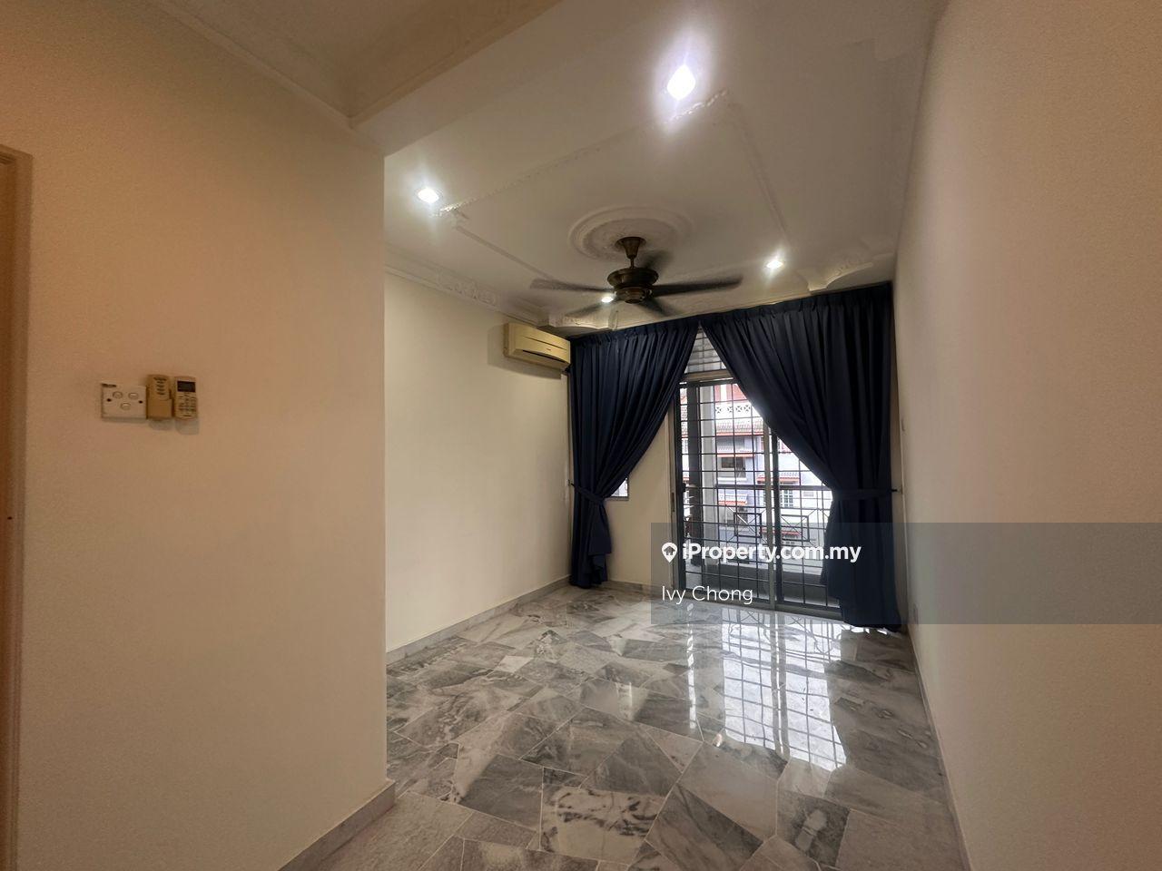 Kesuma Apartment Bandar Kinrara, Walk Up Apartment for Sale.