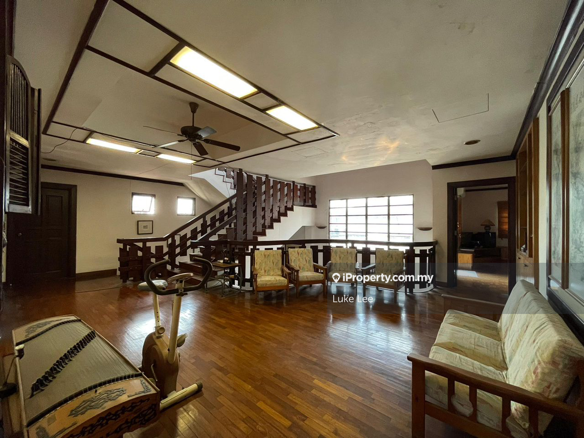 Big landed house for sell at off jalan gasing section 5 great location