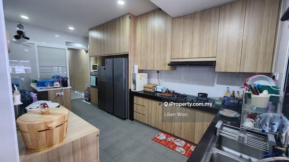 2.5 storey terrace house