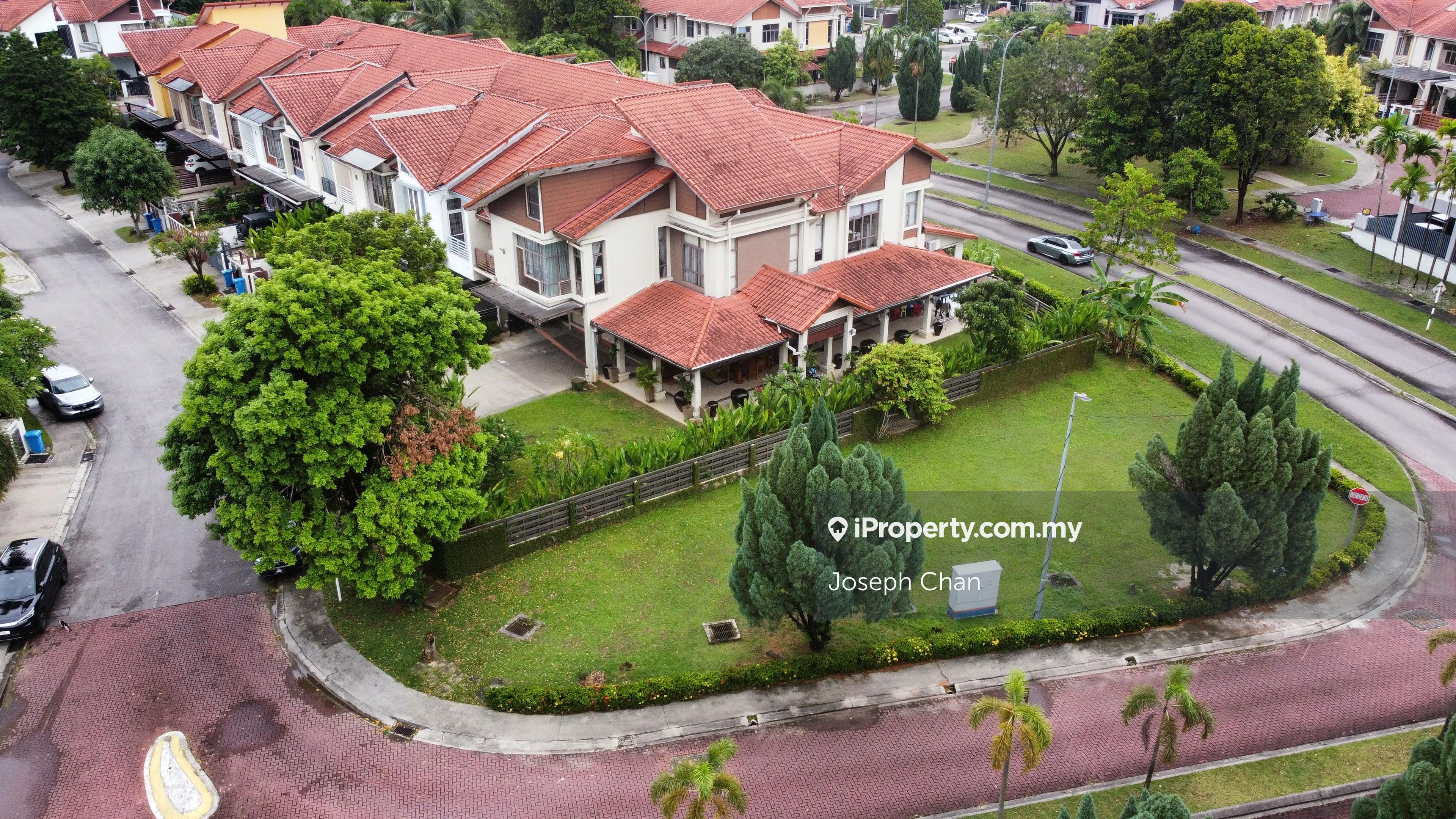Corner Lot Big Land House at Bukit Jelutong extra land Fully renovated