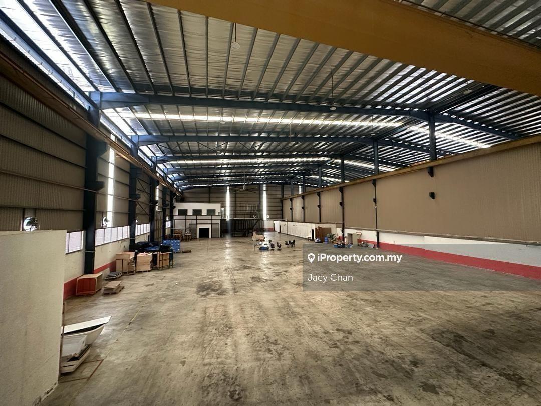 1.5 Storey Semi D Factory Warehouse easy access to Lekas Highway 