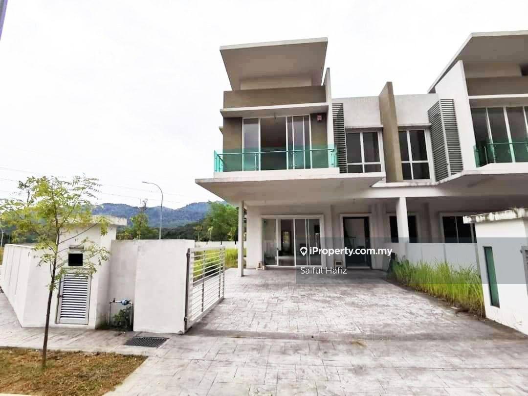 Non Bumi Corner Lot 2 Storey Terrace Taman Dolomite Templer, Rawang