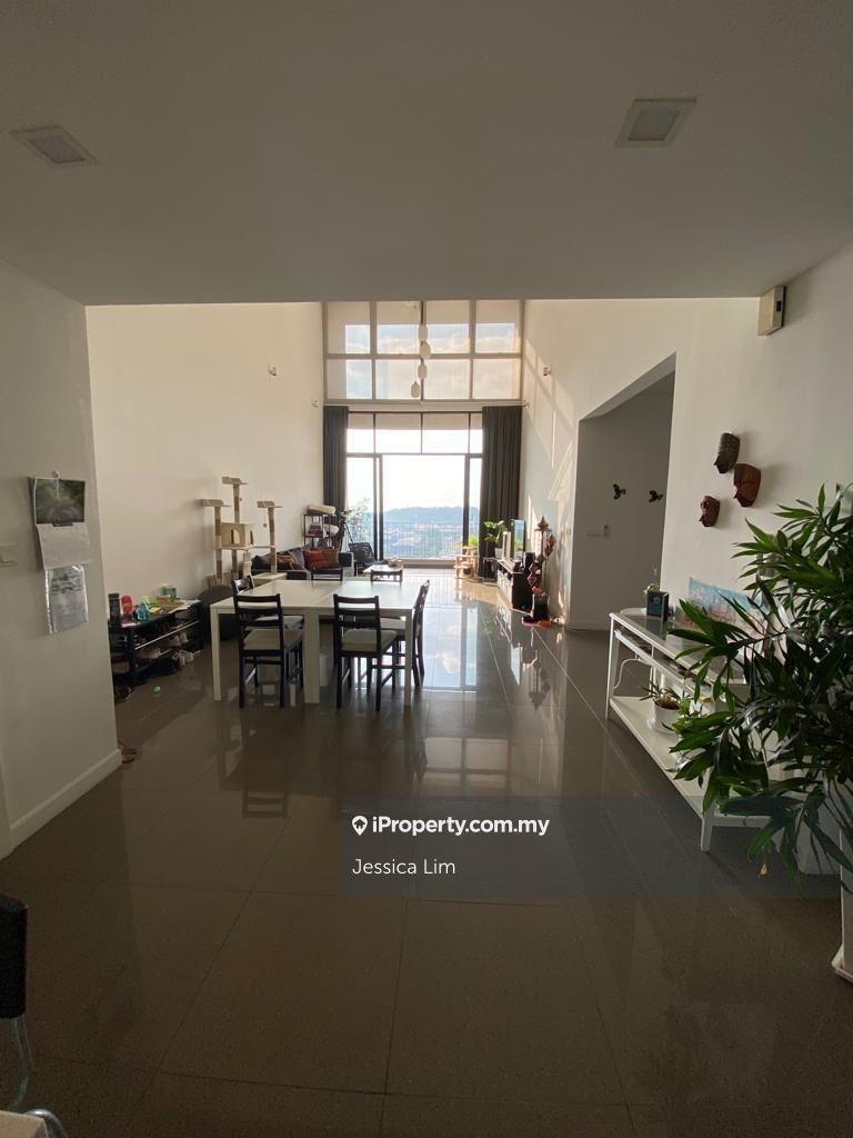 Well maintained big unit condo