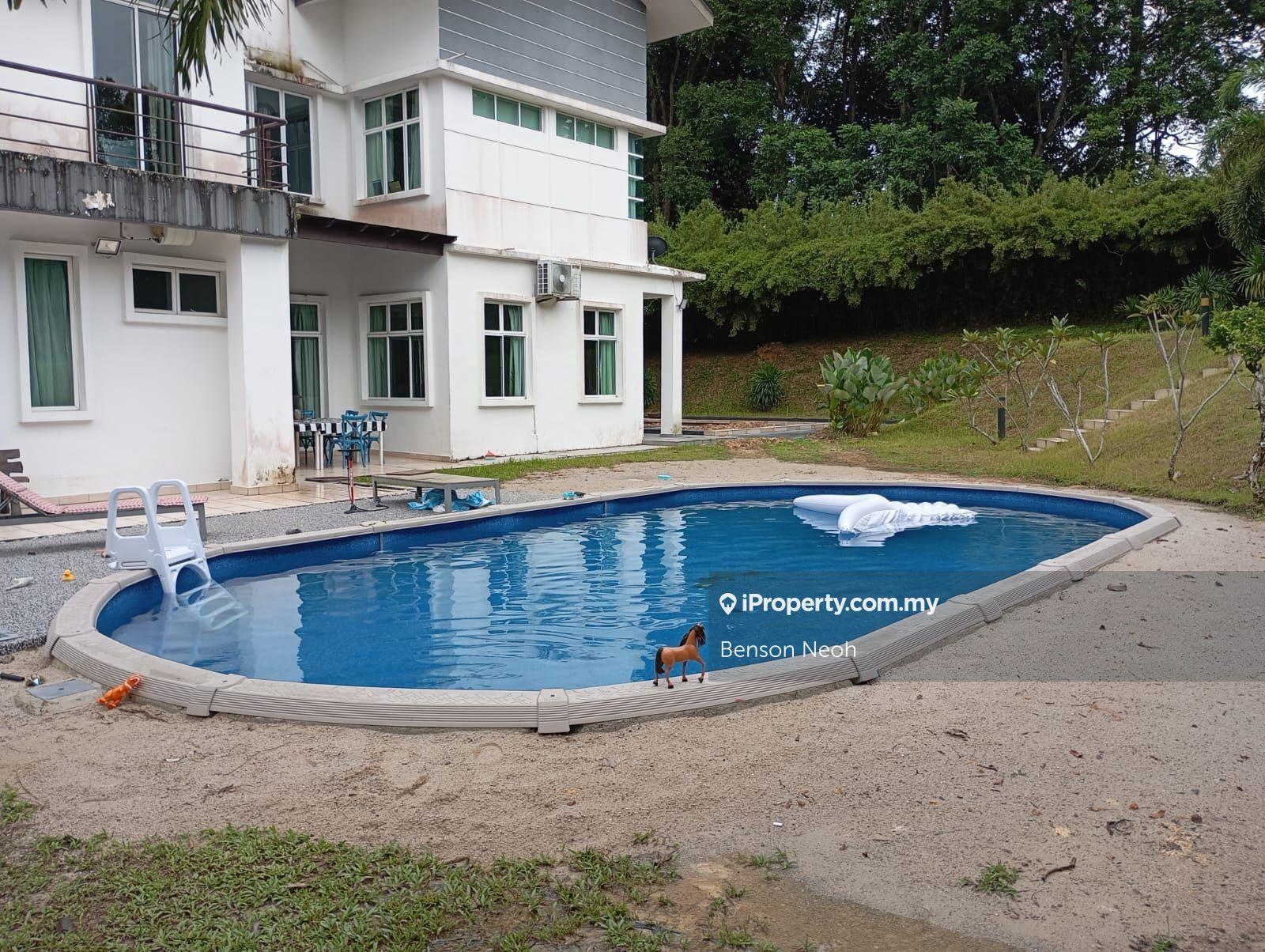 Ledang Height - 3 Storey Bungalow House