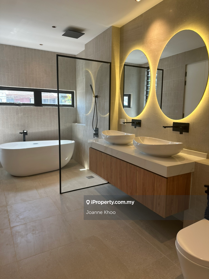 A rare gem in Seputeh -stylish, functional & superbly located.