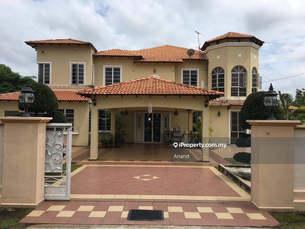 Semi-D house for Sale