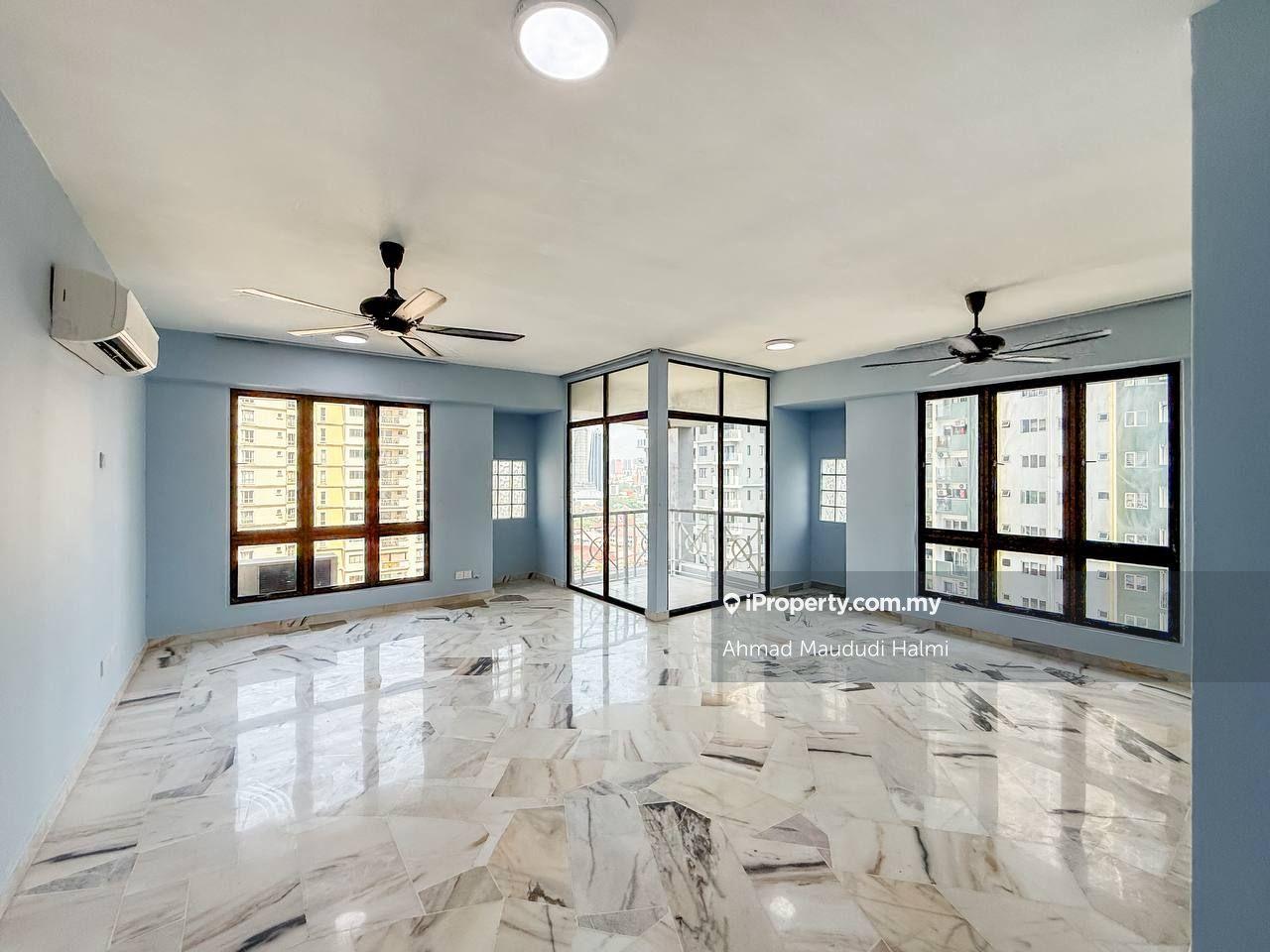 Freehold, Renovated unit
