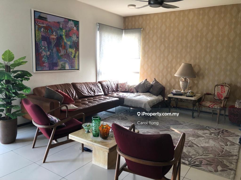 Serious Owner Looking For Sale! Modern Duplex in Breezeway