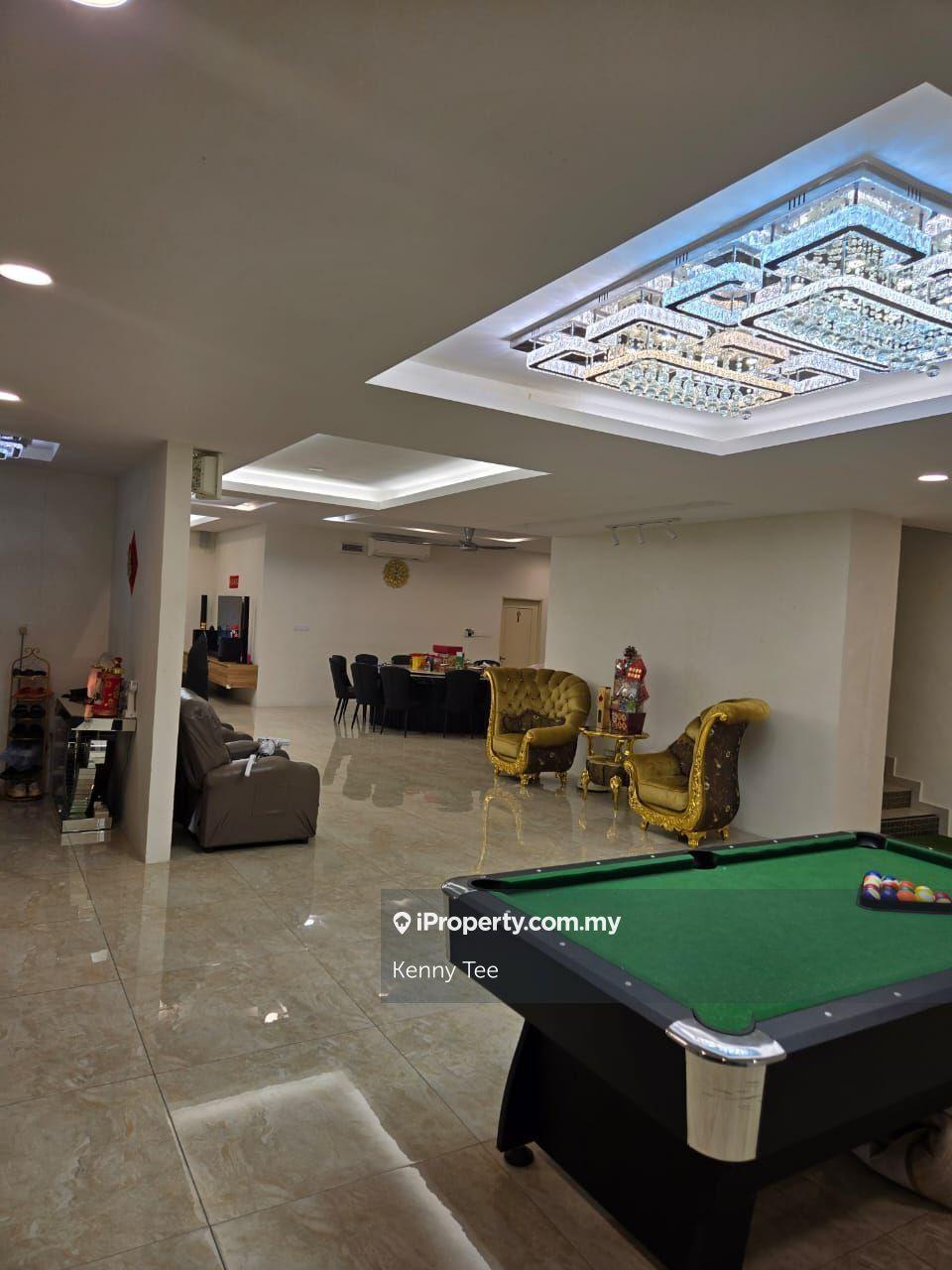 Nice luxurious corner bungalow for sale
