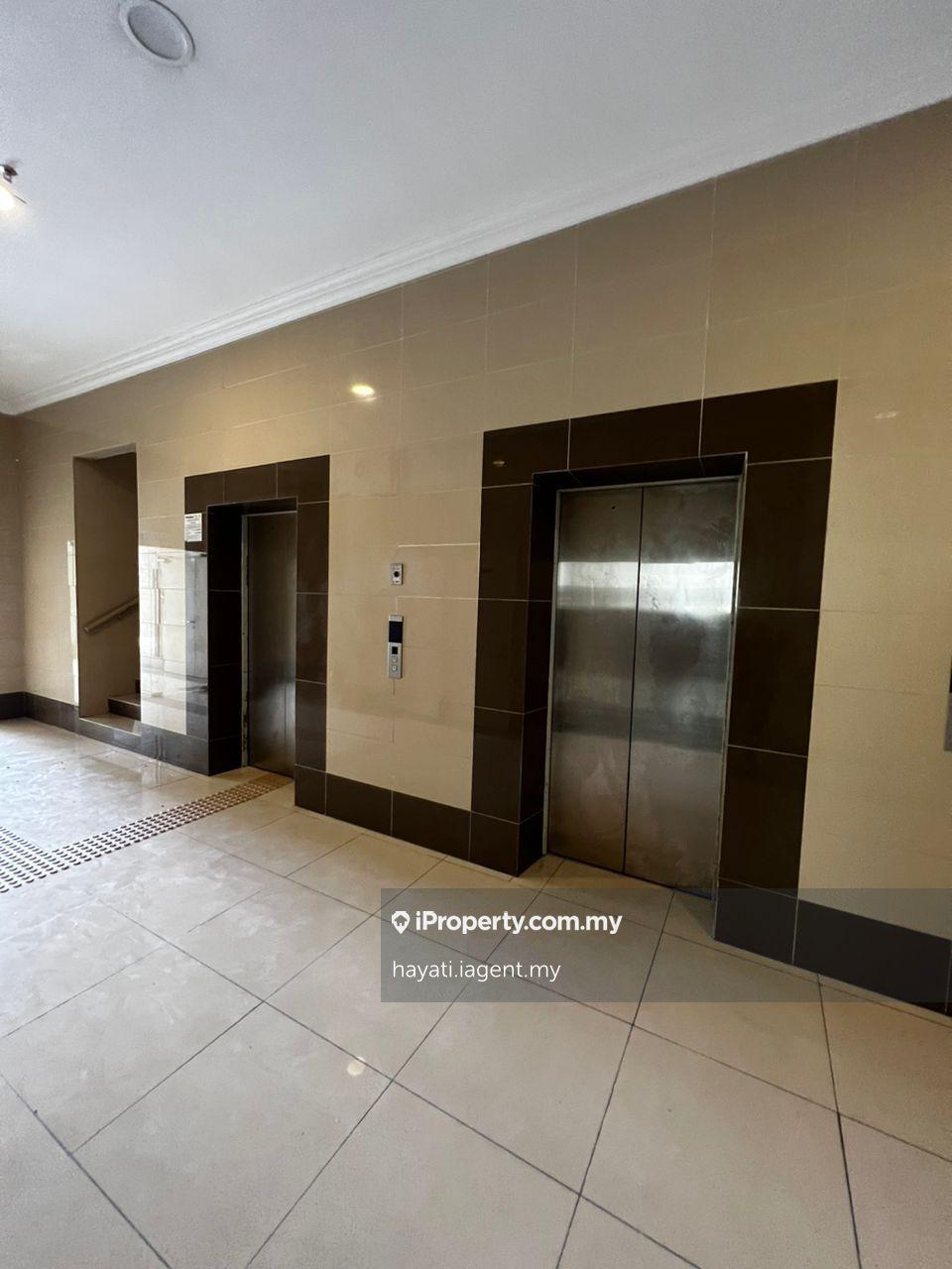 Freehold Office, Showroom Enbloc Building near lrt in Subang Jaya